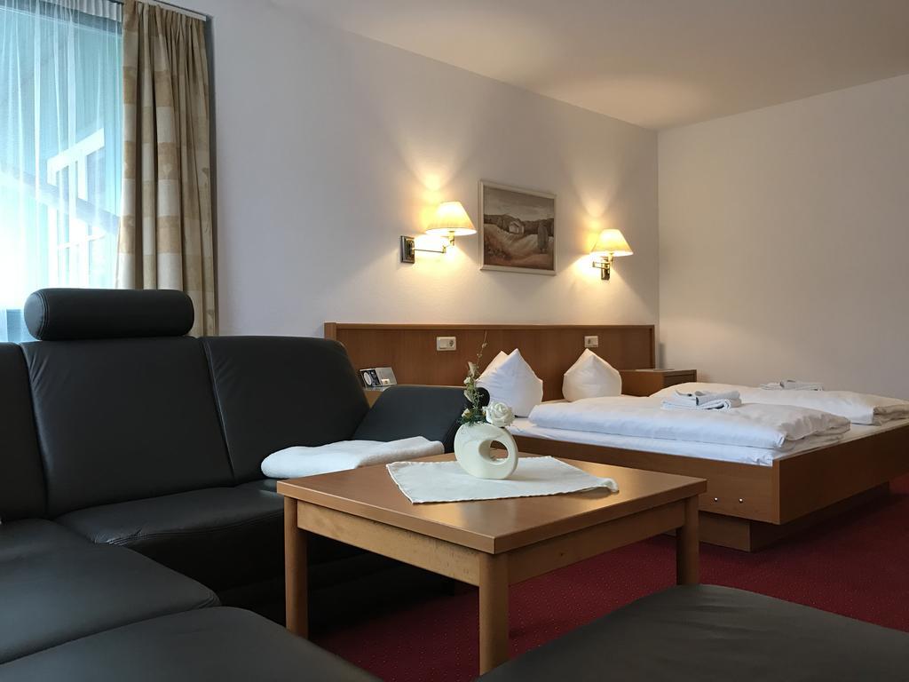 Gut-Hotel Pommernhotel Barth Exteriör bild