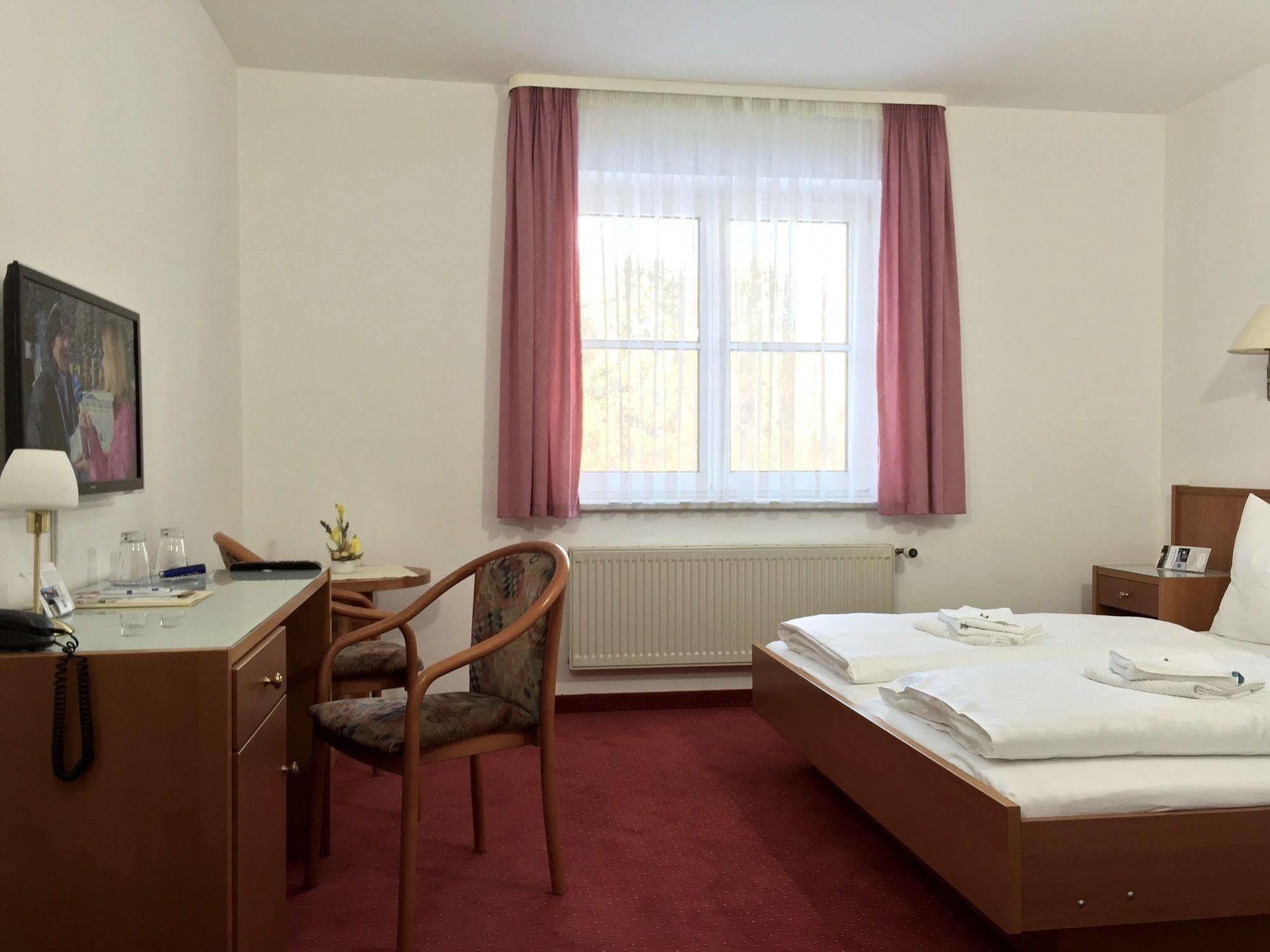 Gut-Hotel Pommernhotel Barth Exteriör bild